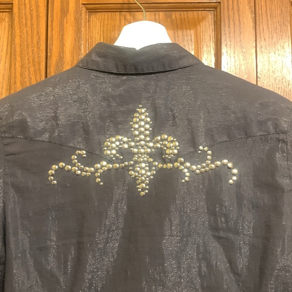 Woman’s fitted ARIAT long sleeve detailed snap up shirt - Picture 5 of 6